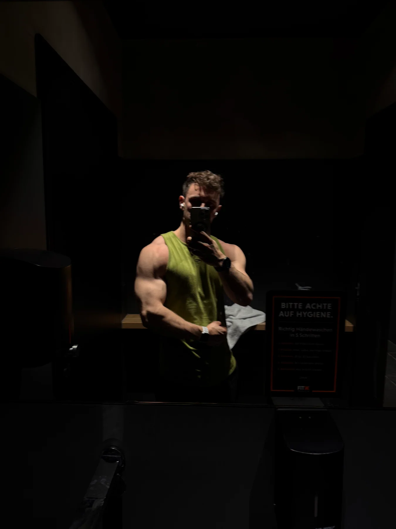 Henrik beim Training im Fitnessstudio